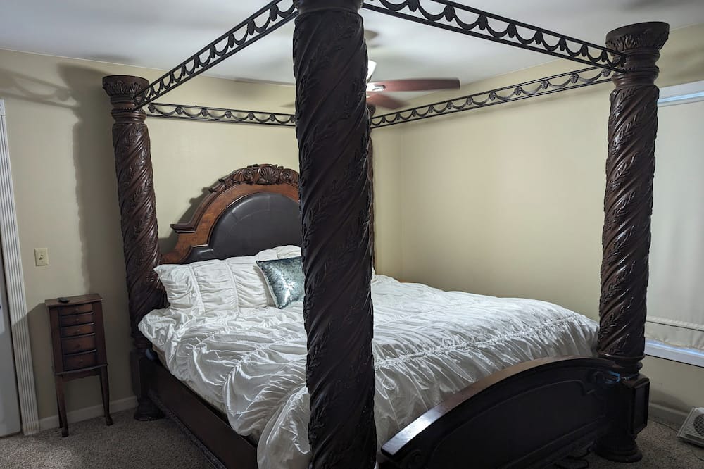 Photo of Bedroom in Holcomb