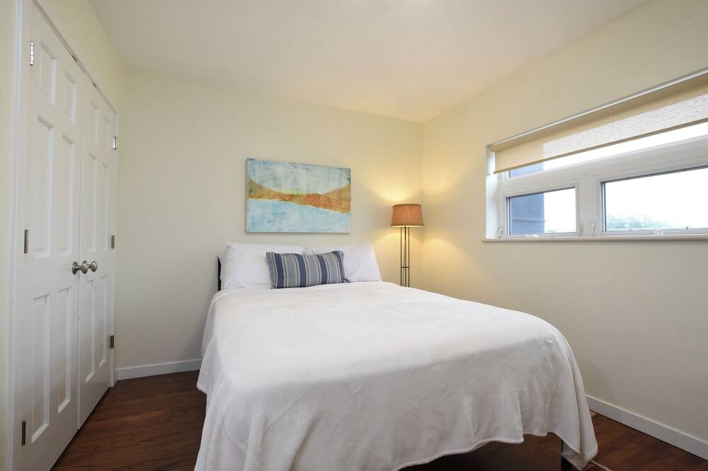 Photo of Bedroom in West Bucktown