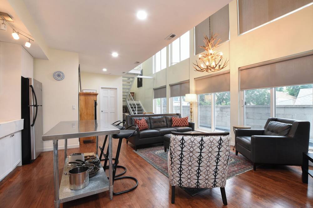 Photo of Livingroom in West Bucktown