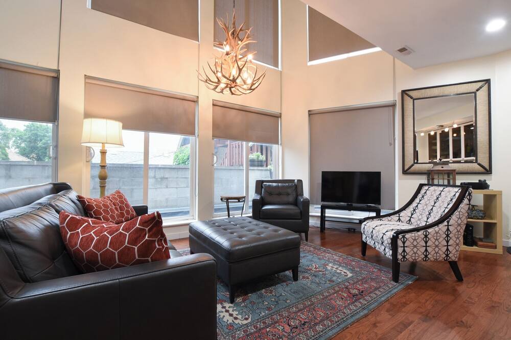 Photo of Livingroom in West Bucktown