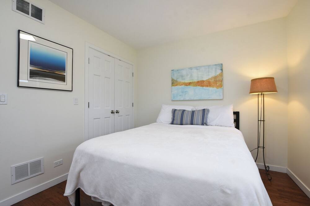 Photo of Bedroom in West Bucktown