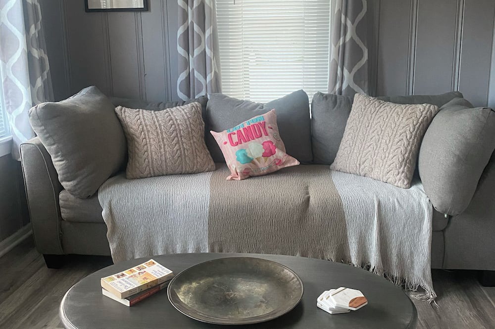 Photo of Livingroom in Westmont