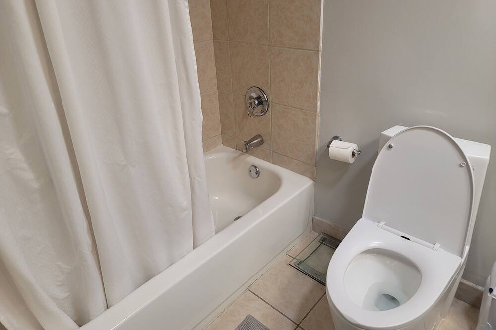 Photo of Bathroom in Grand Boulevard