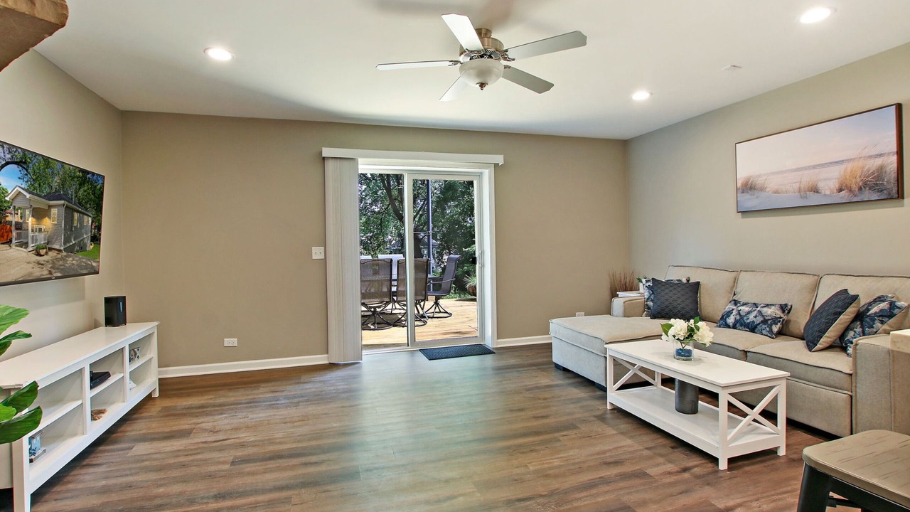 Photo of Livingroom in Channel Lake
