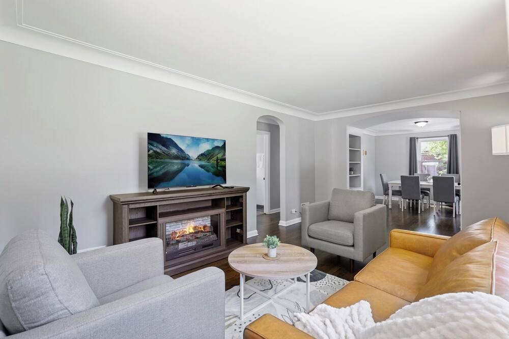 Photo of Livingroom in Broadview
