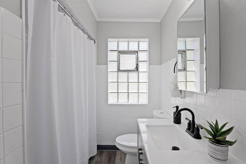 Photo of Bathroom in Broadview