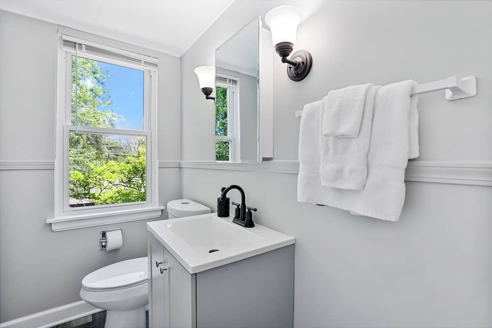 Photo of Bathroom in Broadview