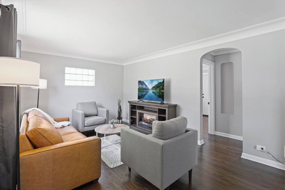 Photo of Livingroom in Broadview