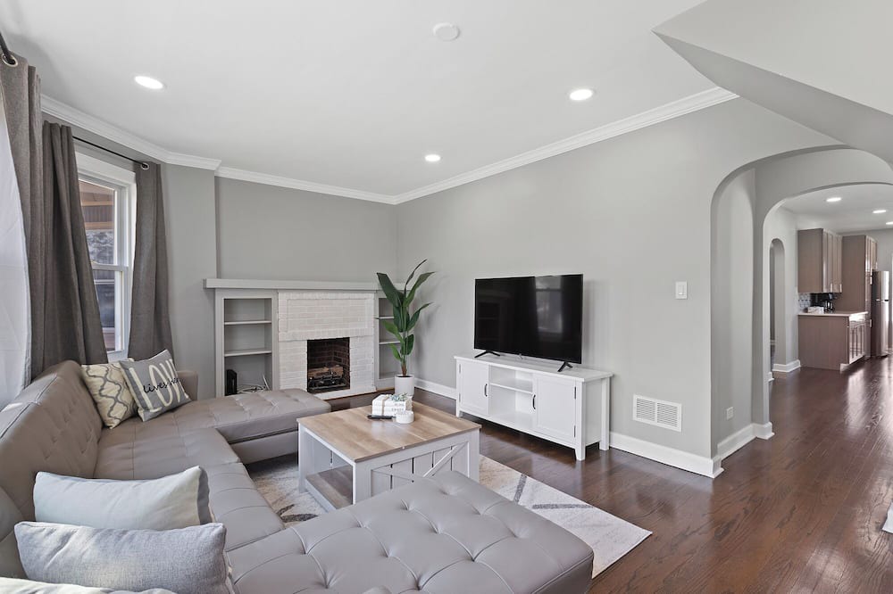Photo of Livingroom in Morton Grove