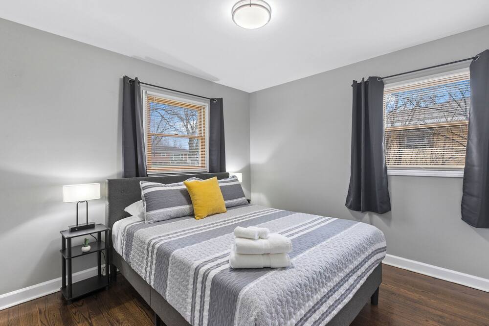 Photo of Bedroom in Roselle