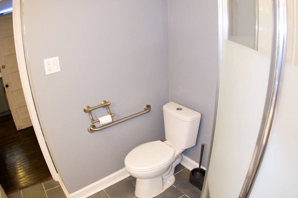 Photo of Bathroom in Forest Park