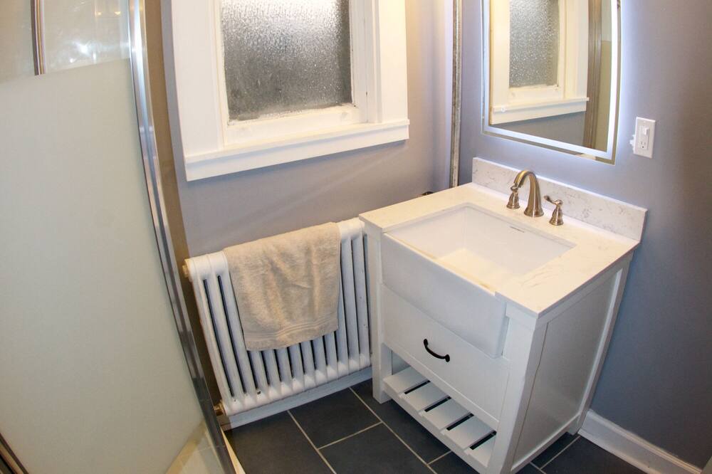 Photo of Bathroom in Forest Park