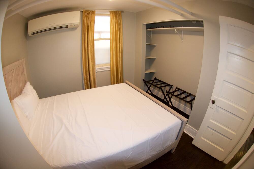 Photo of Bedroom in Forest Park