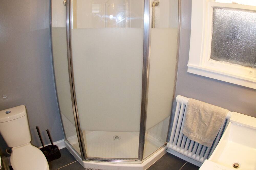 Photo of Bathroom in Forest Park