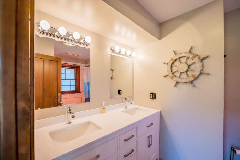 Photo of Bathroom in McHenry