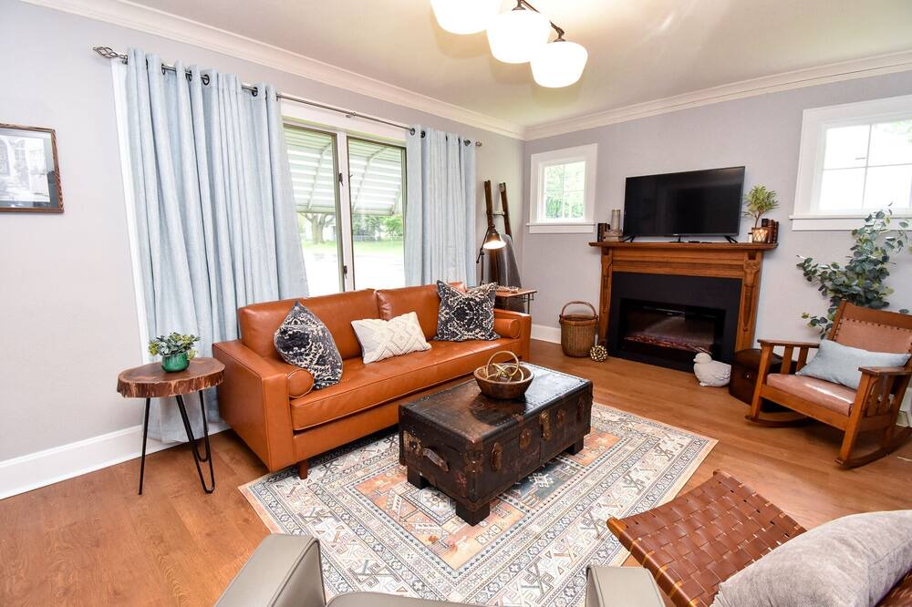 Photo of Livingroom in Peoria Heights