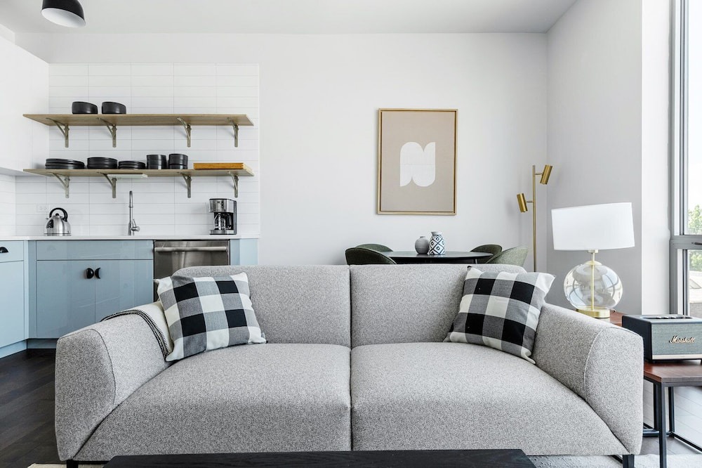 Photo of Livingroom in North Center