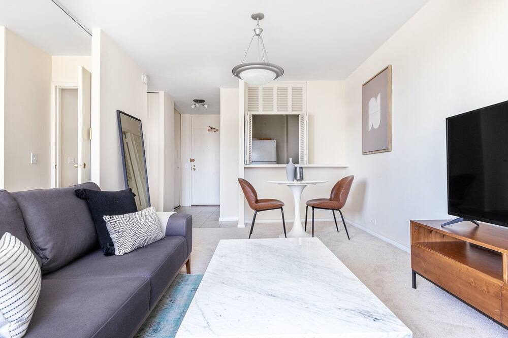 Photo of Livingroom in Lake View East