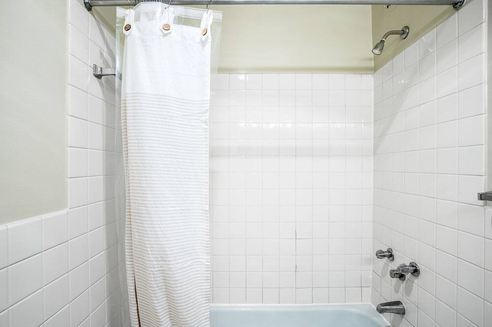 Photo of Bathroom in Lake View East