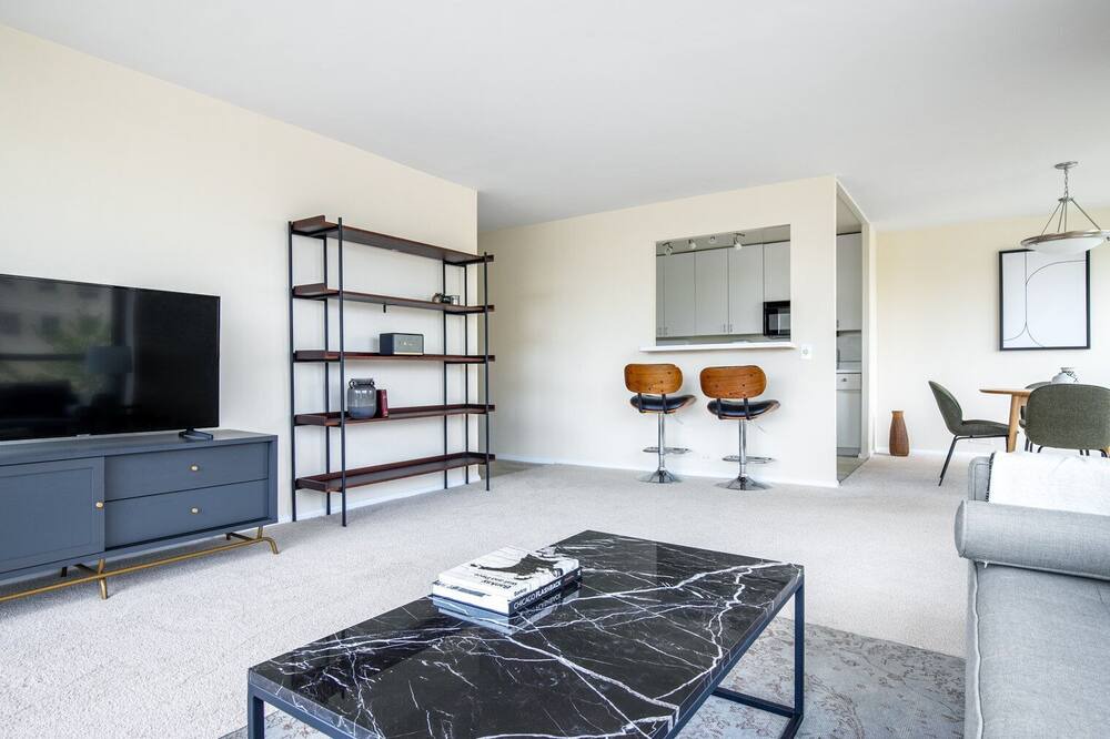 Photo of Livingroom in Lake View East