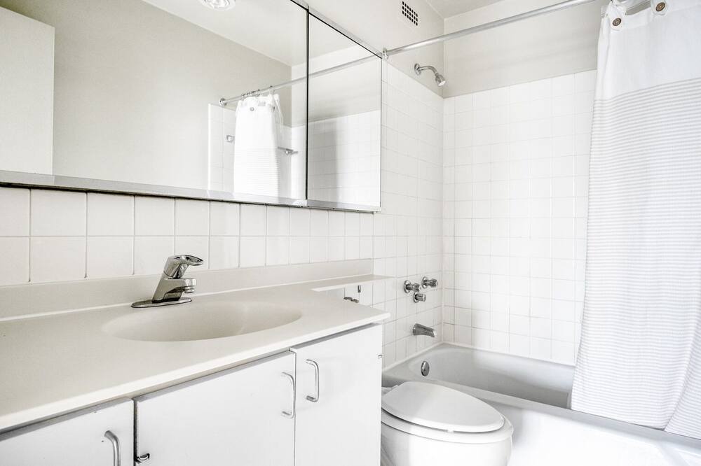 Photo of Bathroom in Lake View East