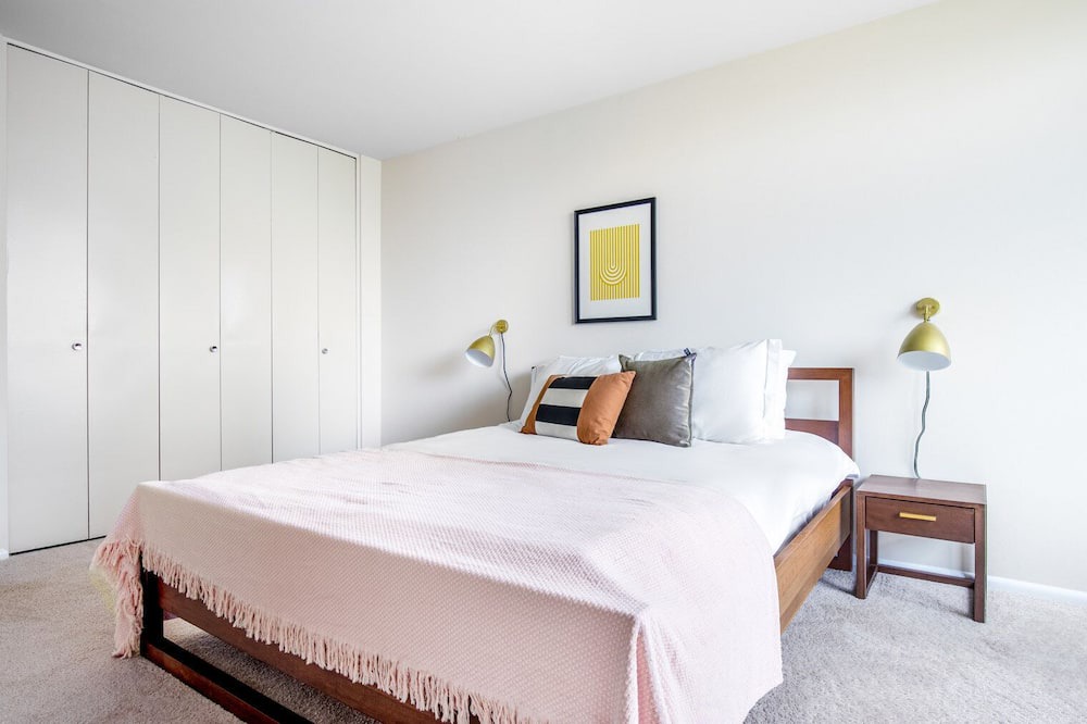 Photo of Bedroom in Lake View East