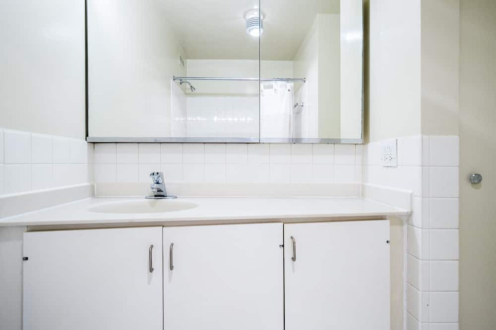Photo of Bathroom in Lake View East