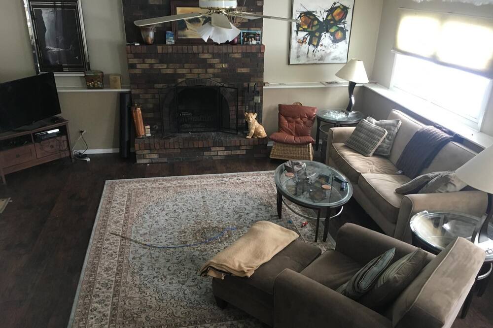 Photo of Livingroom in Carol Stream