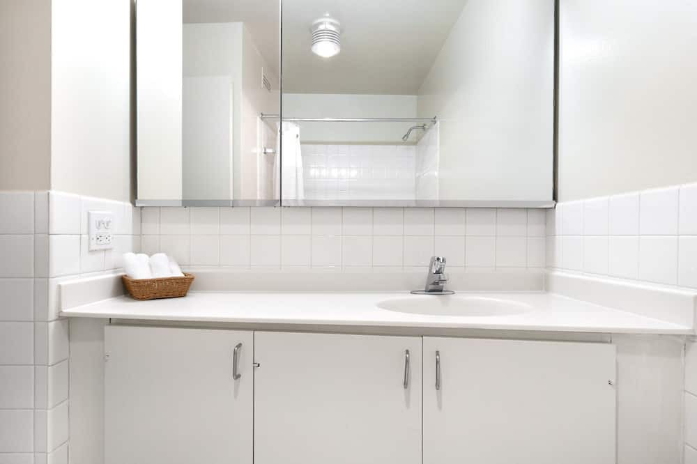Photo of Bathroom in Lake View East