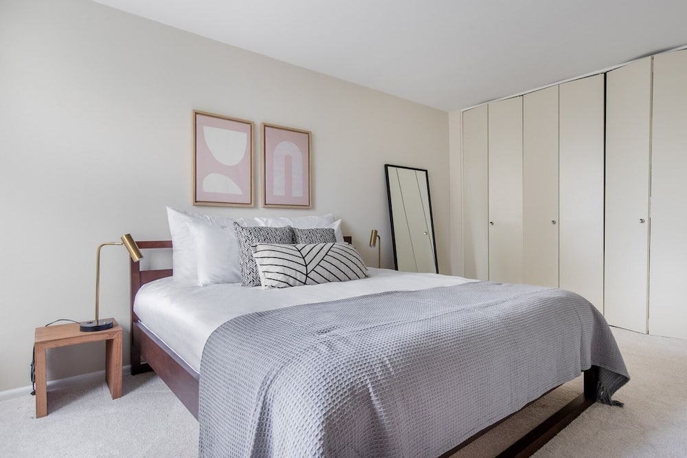 Photo of Bedroom in Lake View East