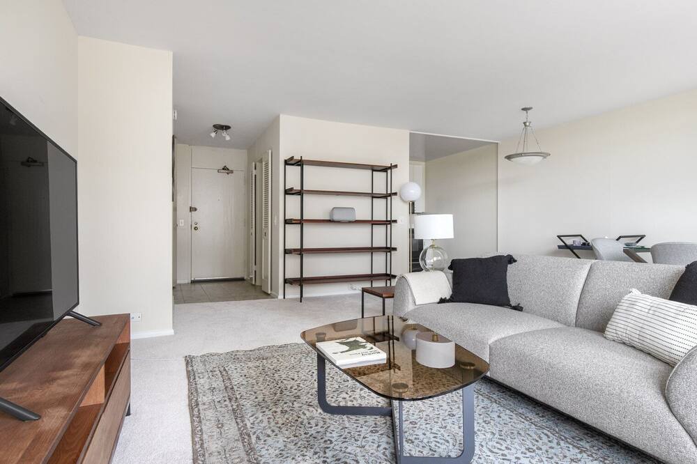 Photo of Livingroom in Lake View East