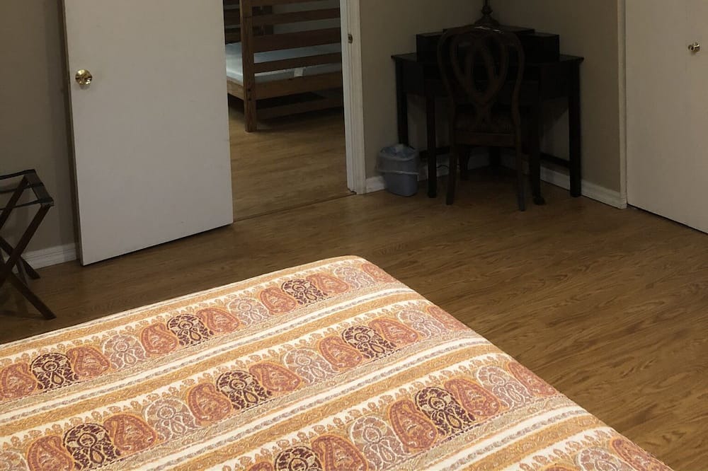 Photo of Bedroom in Ozark