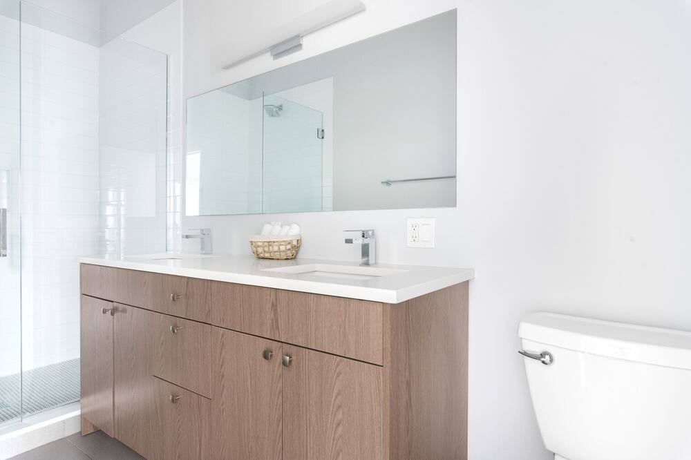 Photo of Bathroom in Noble Square