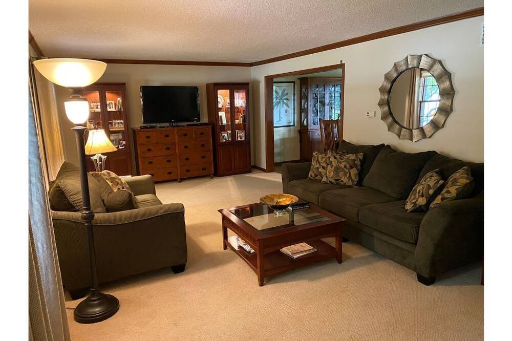 Photo of Livingroom in Champaign