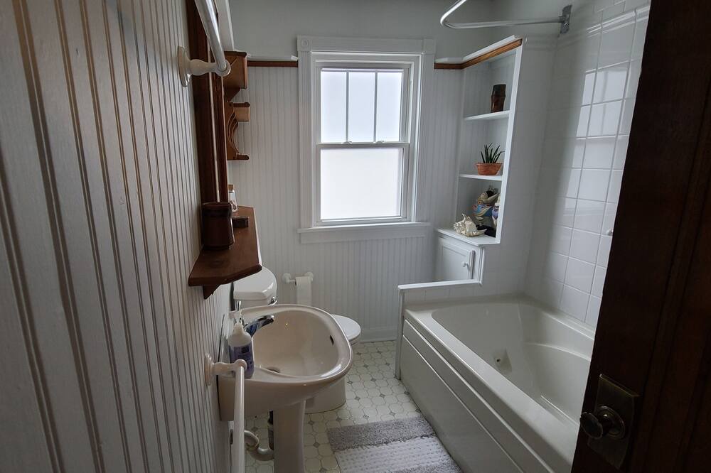 Photo of Bathroom in Lombard