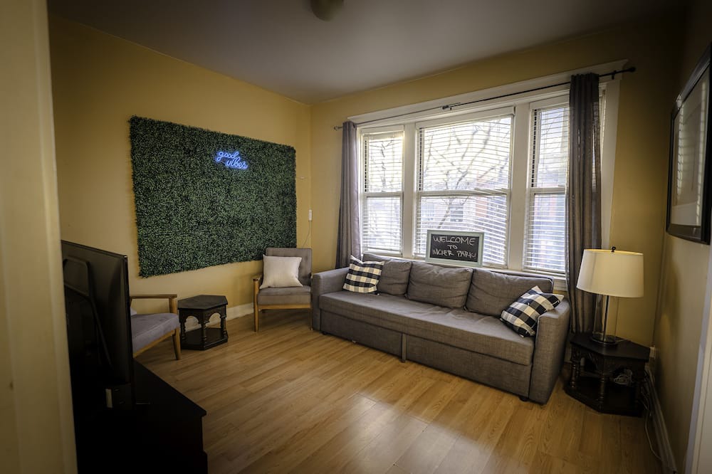 Photo of Livingroom in Pulaski Park
