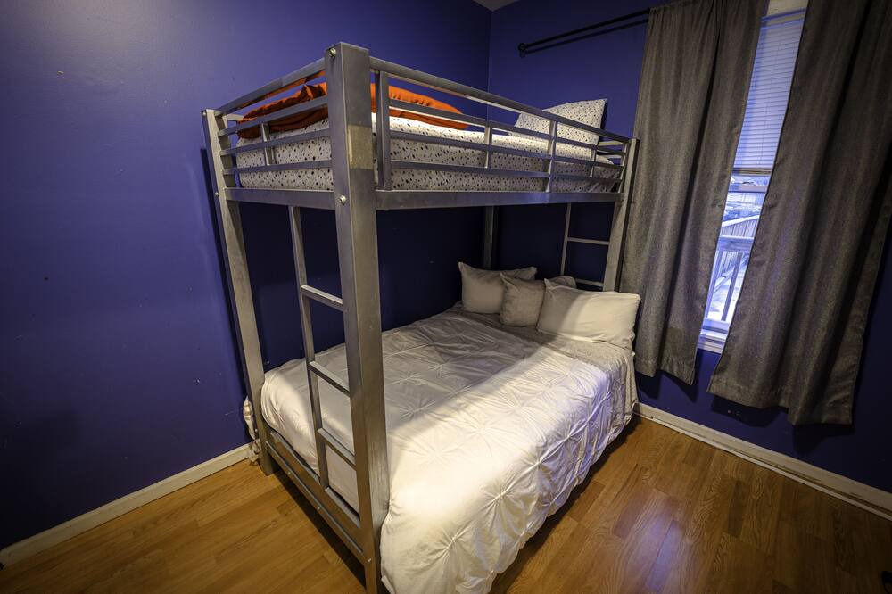 Photo of Bedroom in Pulaski Park