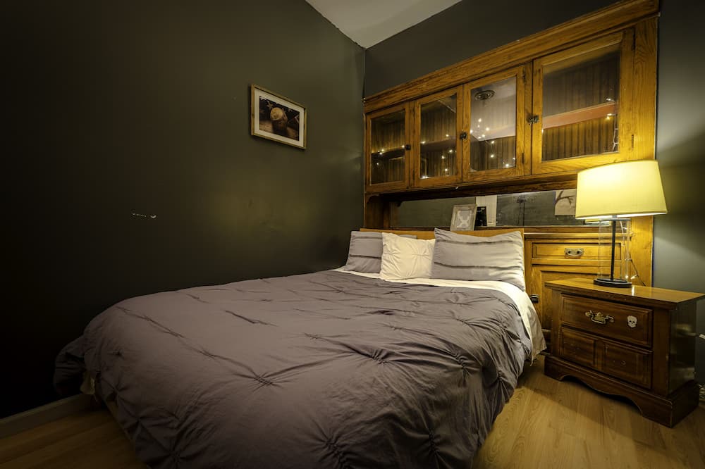Photo of Bedroom in Pulaski Park