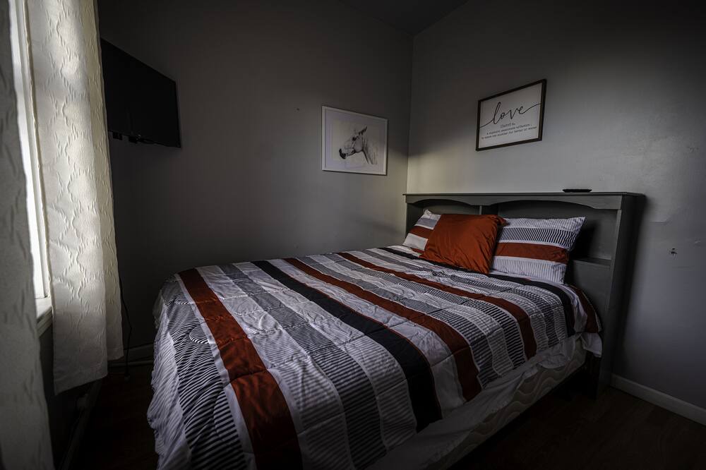 Photo of Bedroom in Pulaski Park