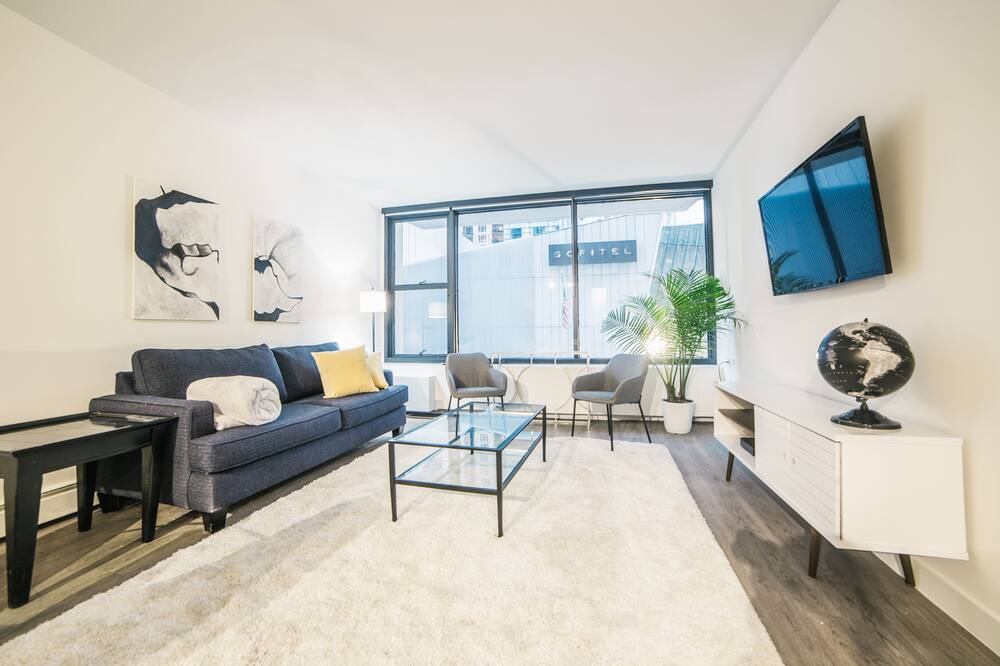 Photo of Livingroom in Rush and Division