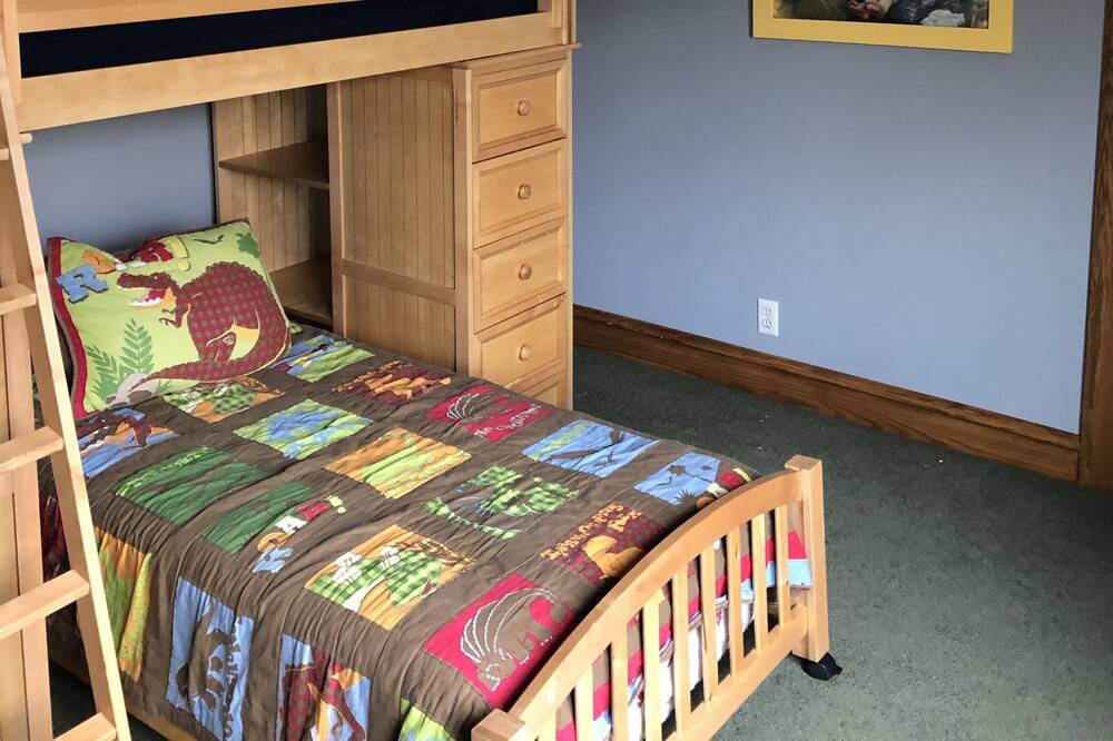 Photo of Bedroom in Newark