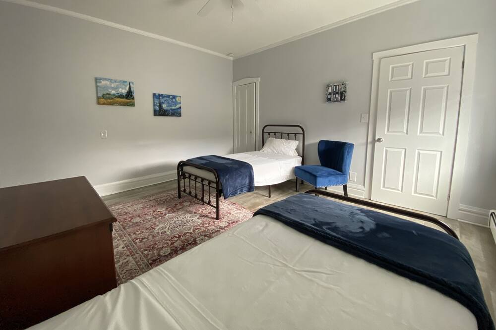 Photo of Bedroom in Forest Park