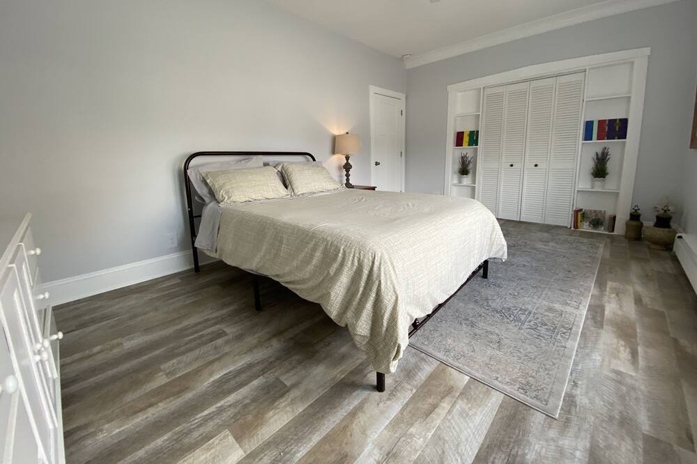 Photo of Bedroom in Forest Park