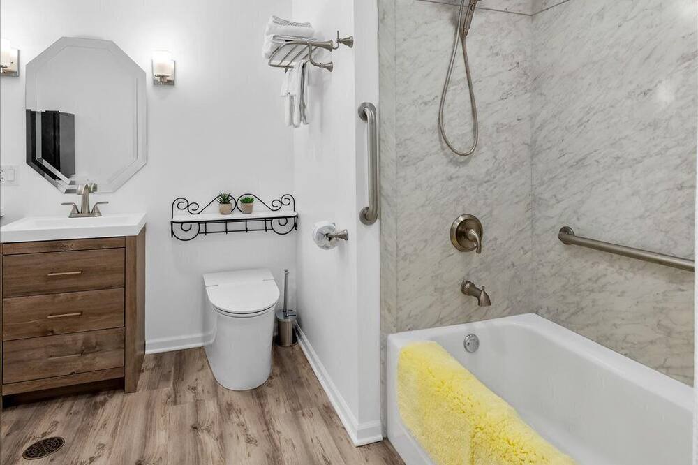 Photo of Bathroom in Plato Center
