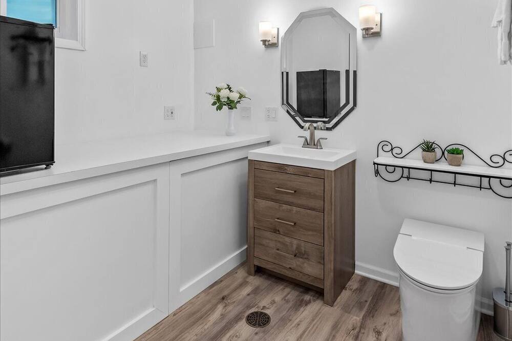 Photo of Bathroom in Plato Center