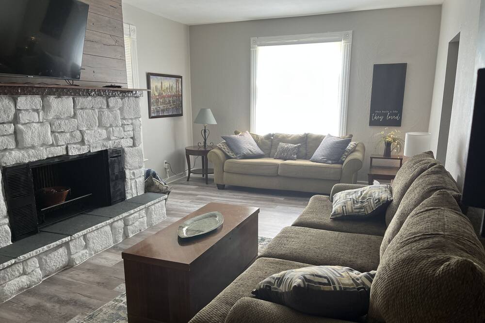 Photo of Livingroom in Canton