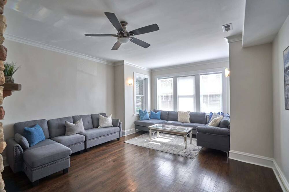 Photo of Livingroom in Ravenswood