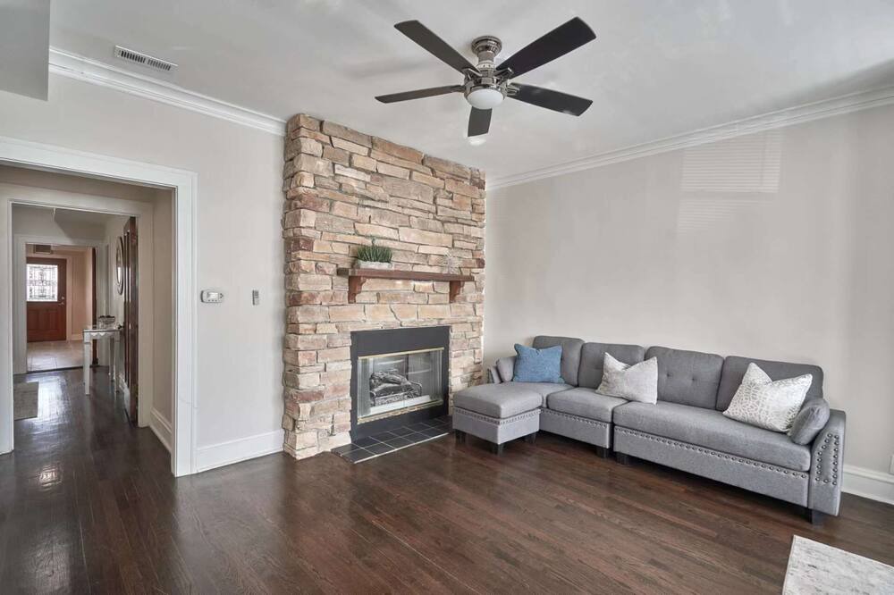 Photo of Livingroom in Ravenswood