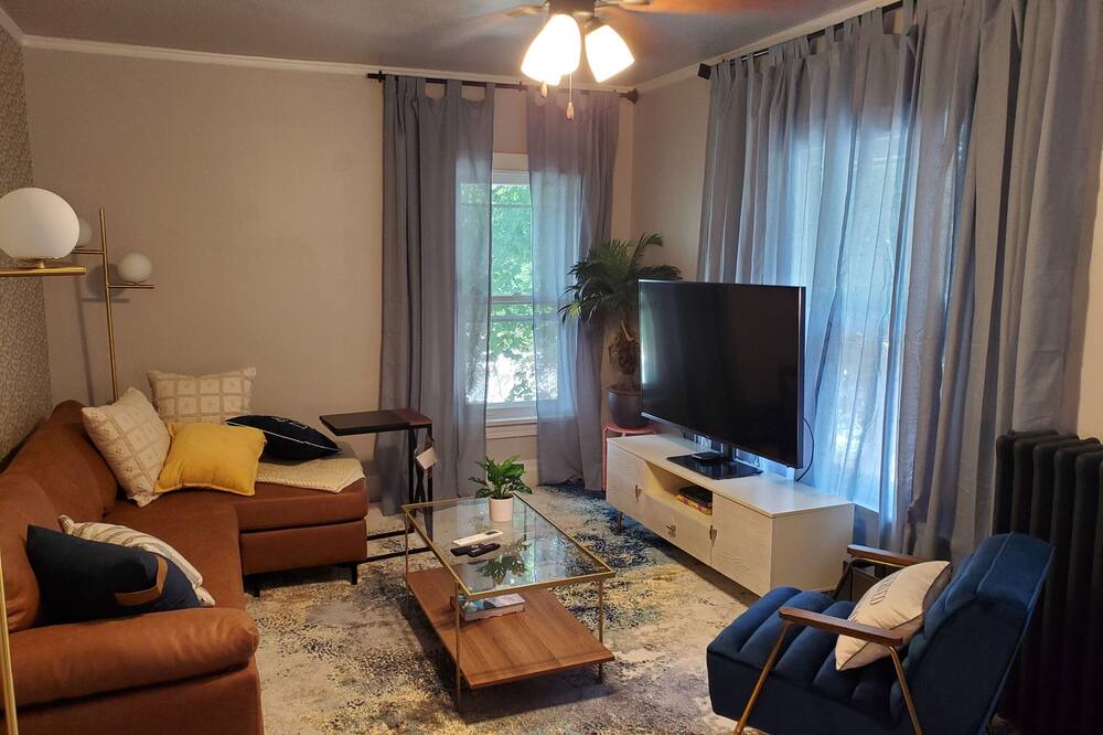 Photo of Livingroom in St. Charles