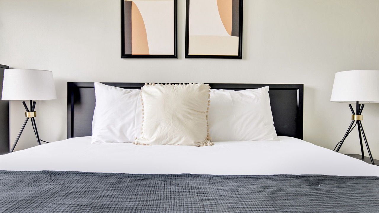 Photo of Bedroom in Evanston